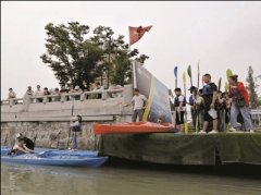 玩转皮划艇 徜徉水世界